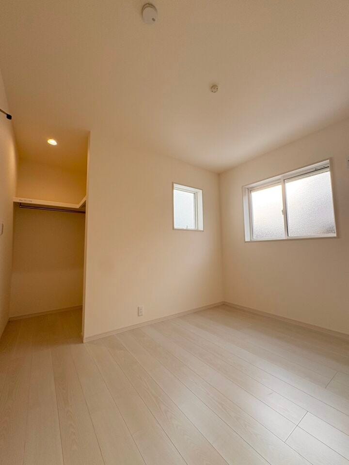 5.25帖の洋室もウォークインクローゼットを完備!