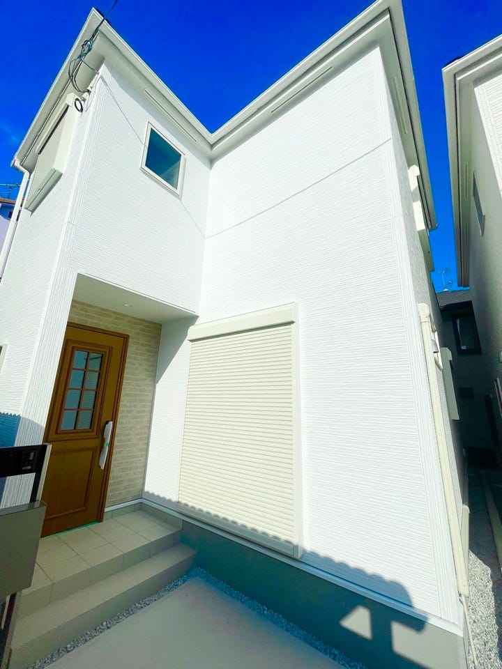 オシャレな玄関ドアのアクセント♪