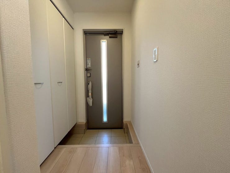 ~すっきりとした明るい玄関~