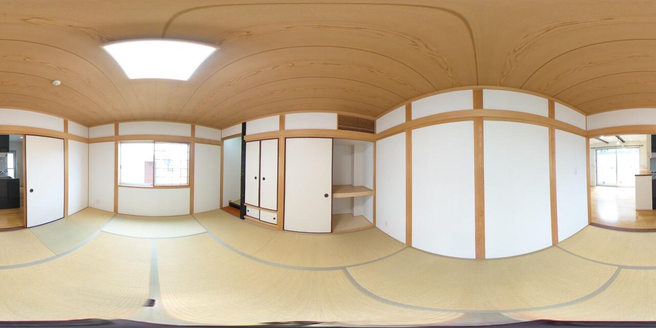 リビング横の和室スペースは休憩したり、お子様の安全な遊びスペースとしても使えます♪