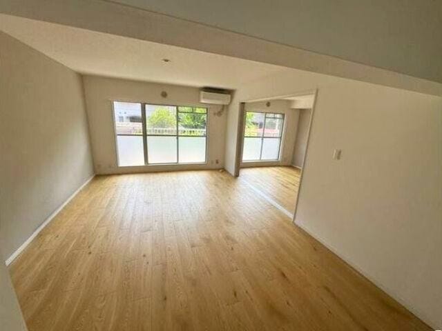 ※小物削除加工を行っております。
南向きで光が良く入る明るいリビングです
(2025年8月24日)