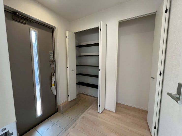 ~シューズBOXと収納スペースが有ります~