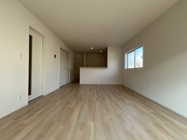 ~17帖~
正面から撮影
家具を置いても広く使えます