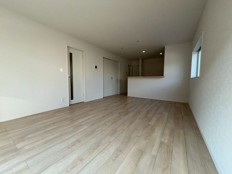 ~17帖~
斜めから撮影
家具を置いても広く使えます