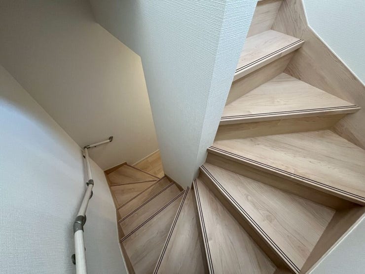 ~階段~
2階から1階へ