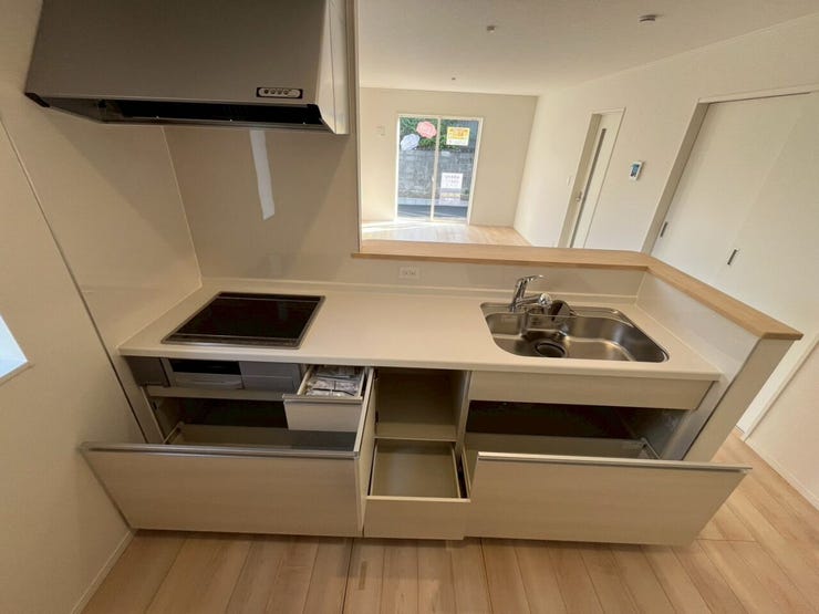 ~IHクッキングヒーター付き~
収納スペースが色々あり、たくさん入ります