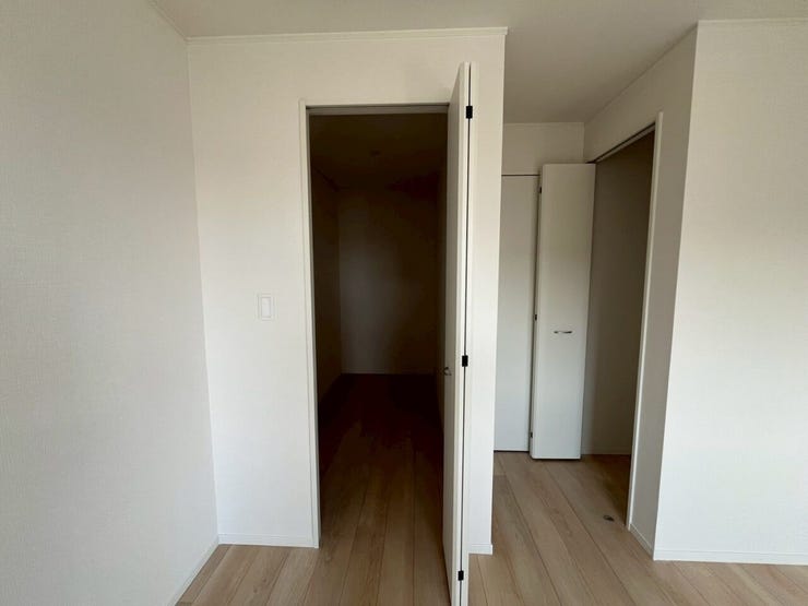 ~8.3帖の洋室~
ウォークインクローゼットで中は広々としています