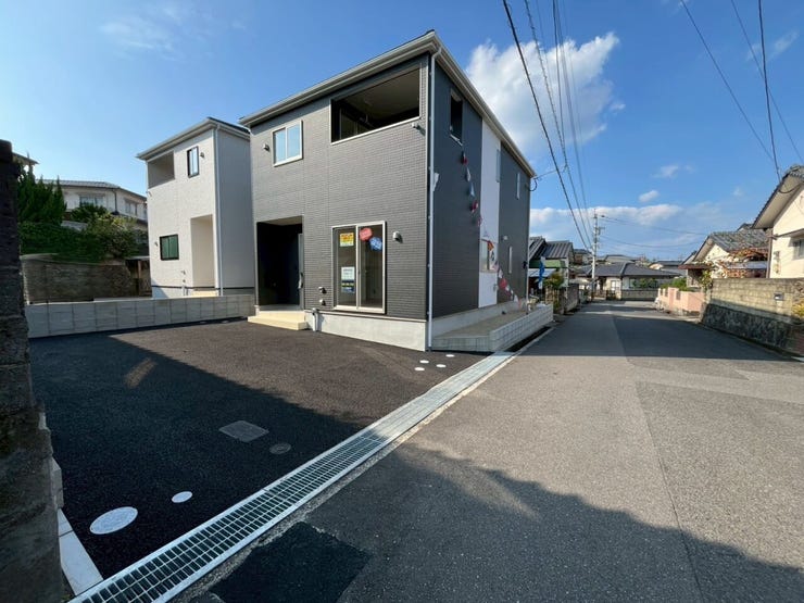 ~右から見た外観~