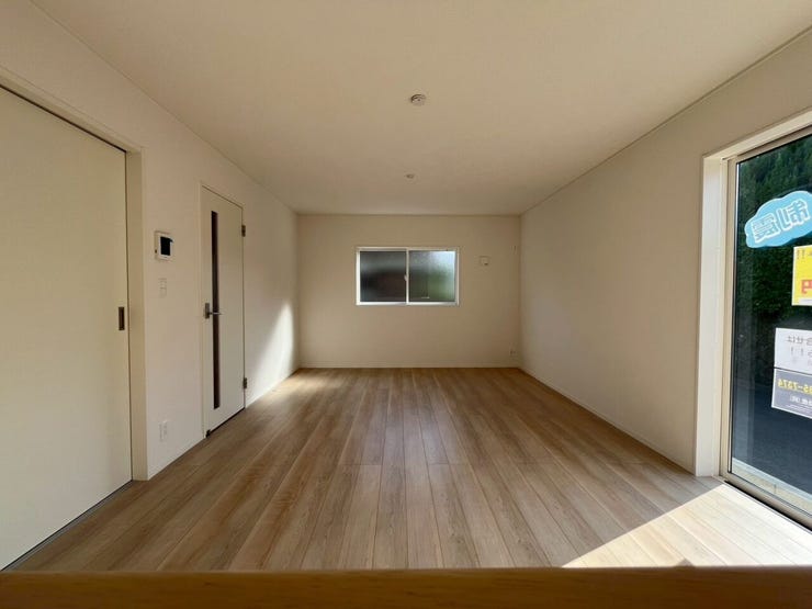 ~キッチンから見たリビング~
作業中でも家族が確認できます