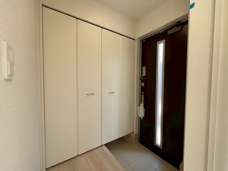 ~日差しの入る明るい玄関~