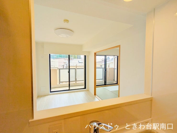 キッチンからリビング・ダイニングが見渡せます