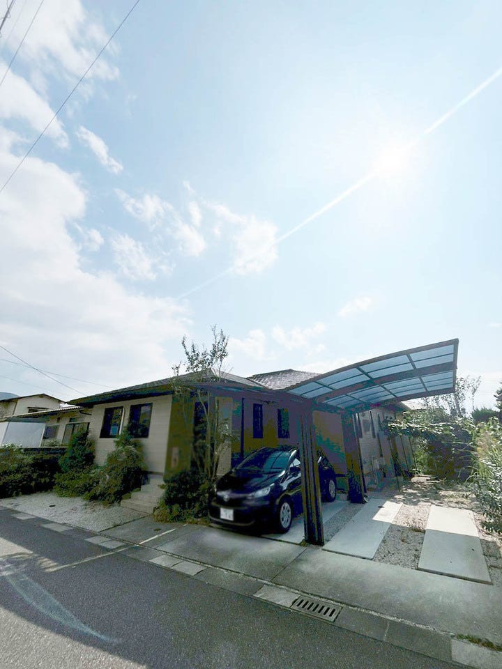 築浅美麗な平屋戸建て♪カーポート2台分で雨の日も安心♪