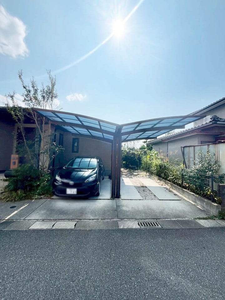 築浅美麗な平屋戸建て♪カーポート2台分で雨の日も安心♪