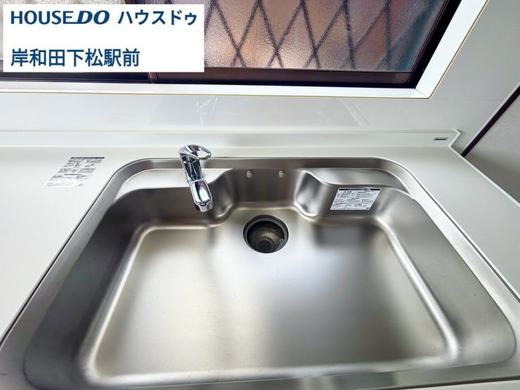 気持ちの良いキッチンは家族で立つ時間が増えそうです♪キッチンに窓付きなのも嬉しいポイント♪