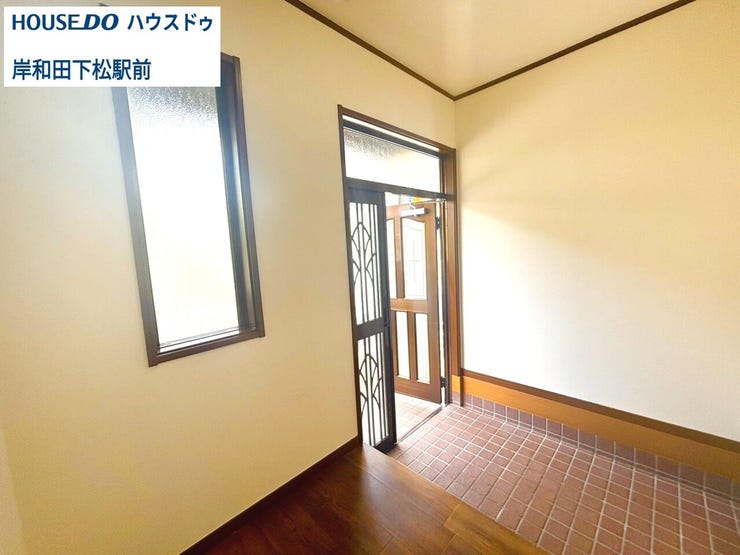 落ち着いた雰囲気の玄関は大切なお客様を迎えるのに最適です。毎日の外出や帰宅の際にも気持ちを落ち着かせてくれる空間である事間違いないですね。