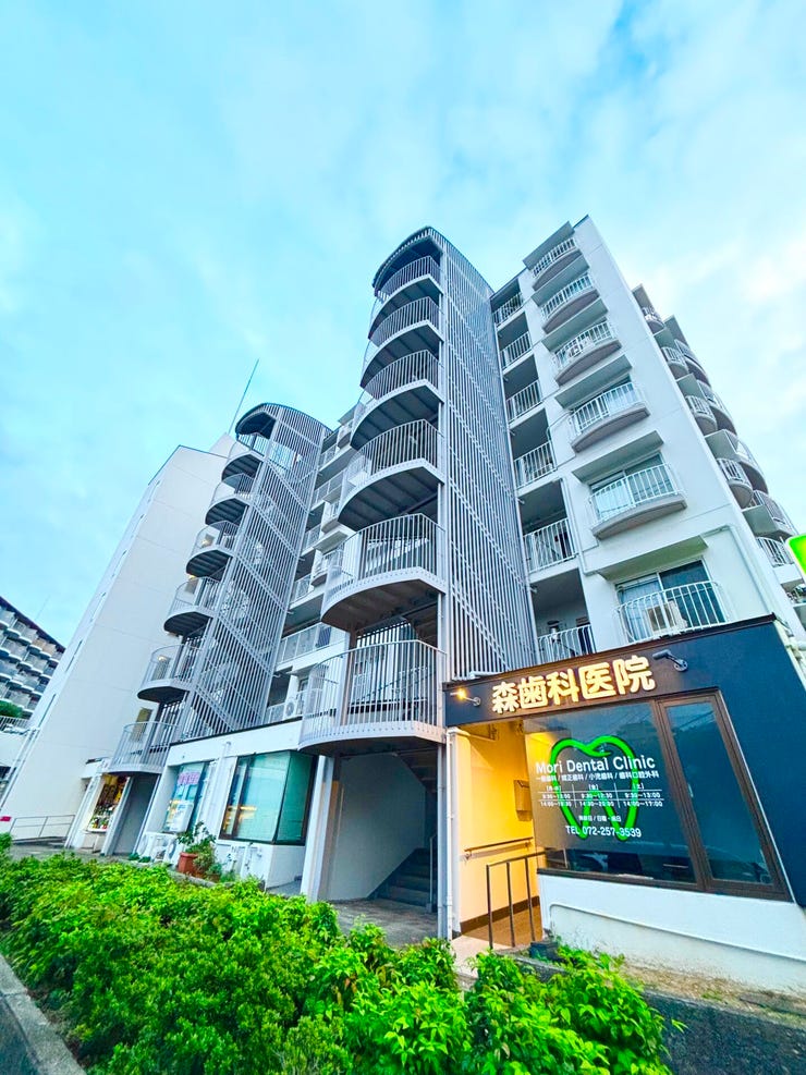 【外観】
スーパーがマンション下にあるので生活環境も整っている、オススメのマンションです!