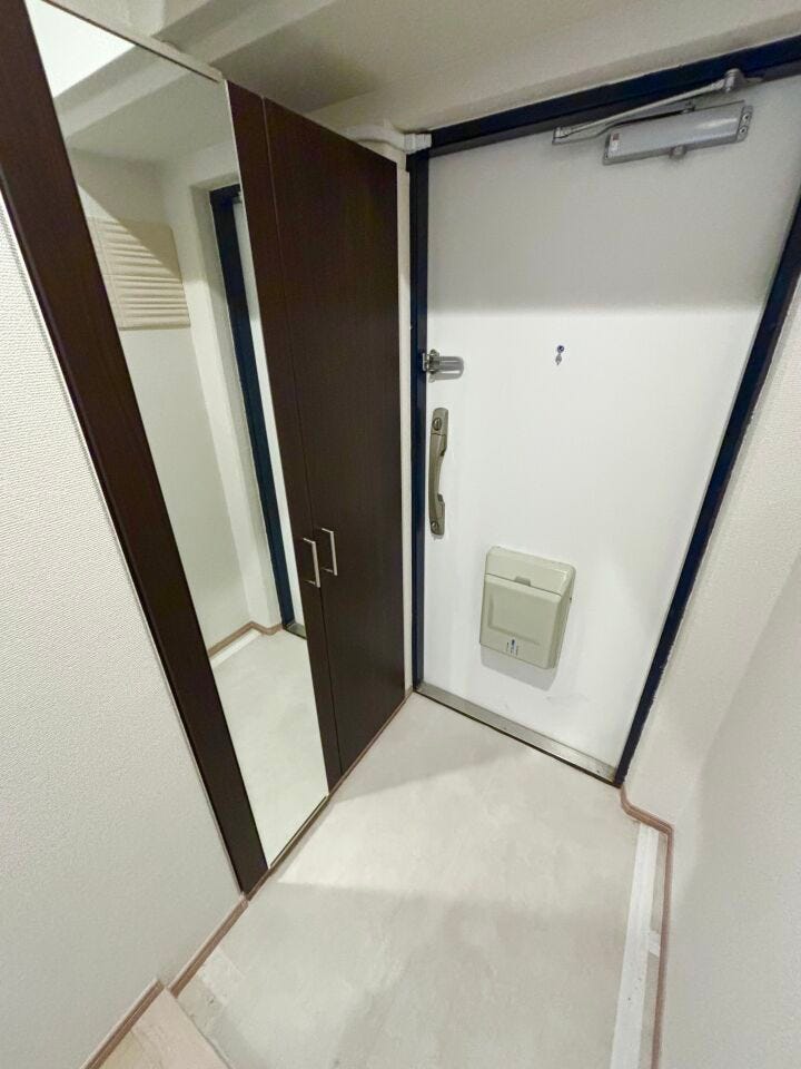 姿鏡付の玄関収納でスッキリ収納できます♪