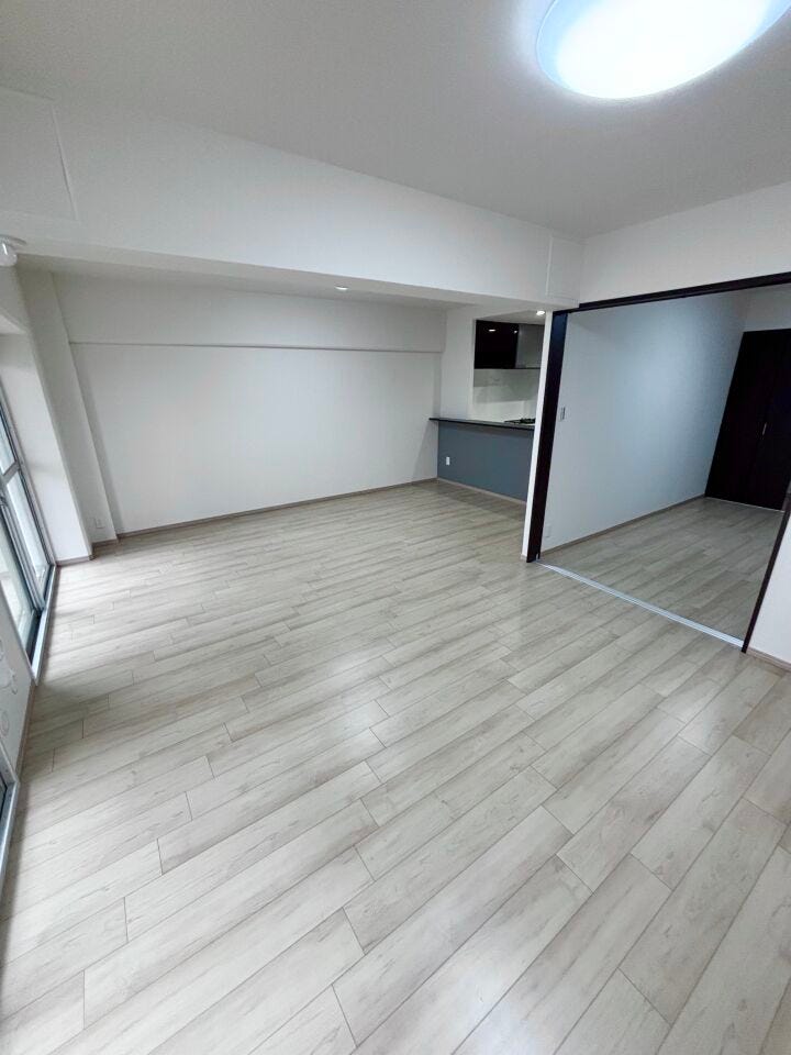 LDK横に居室があり、お子様の遊び場にもってこいです♪