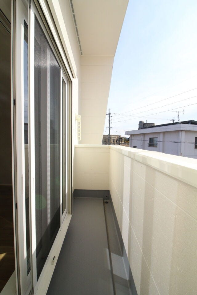 南向きのバルコニーで日当たり良好です。
洗濯物も良く乾きそうですね。