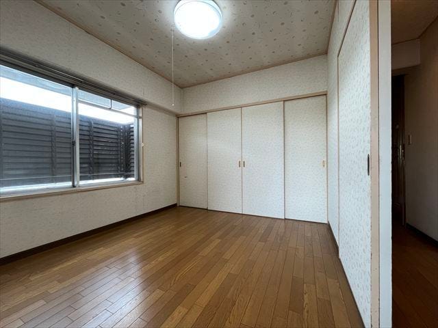 4.5帖洋室:大きめの押し入れ収納が付いています!布団や季節物の収納に便利な押入付きで、お部屋をいつでもすっきり保てます。
(2025年9月29日撮影)