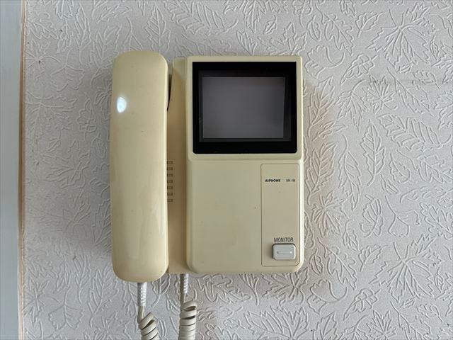 ◆モニター付きインターホン◆リビングに設置されています。来客者の顔を確認しながら通話ができます。