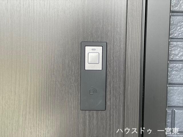 【スマートキー】スマートキーを採用しており、鍵の操作が簡単でスムーズ。セキュリティ面も安心の設計です。