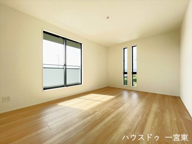 【8.7帖】北西側の居室になっています。一番広い居室ですので主寝室に最適です。窓があるので換気も良好です。