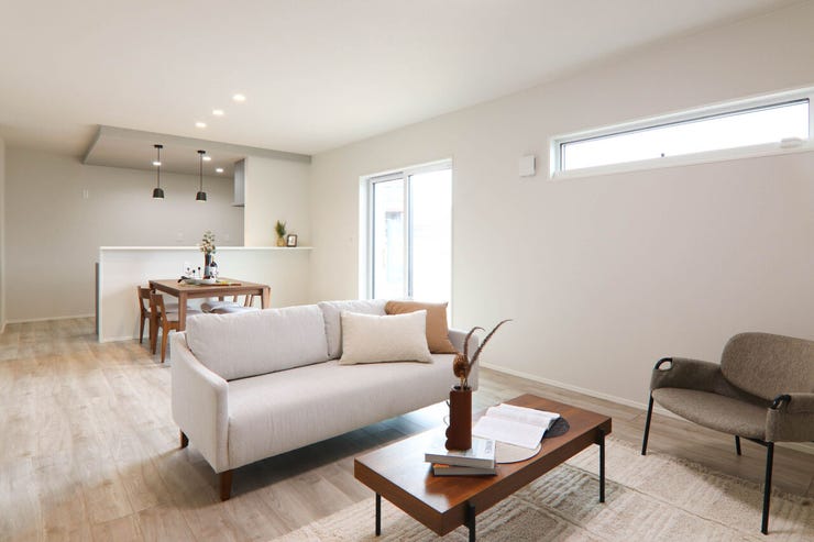 20帖のLDKは、ソファやダイニングセットを置いても余裕があり、インテリアを存分に楽しめます。