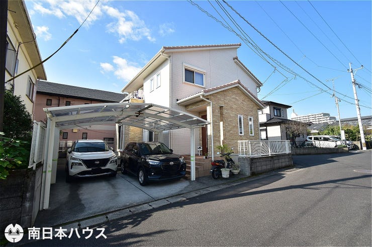 【外観】
北角地【敷地面積177.59㎡(53.72坪)】駐車3台!
東南向きバルコニーで日当り良好なお家♪