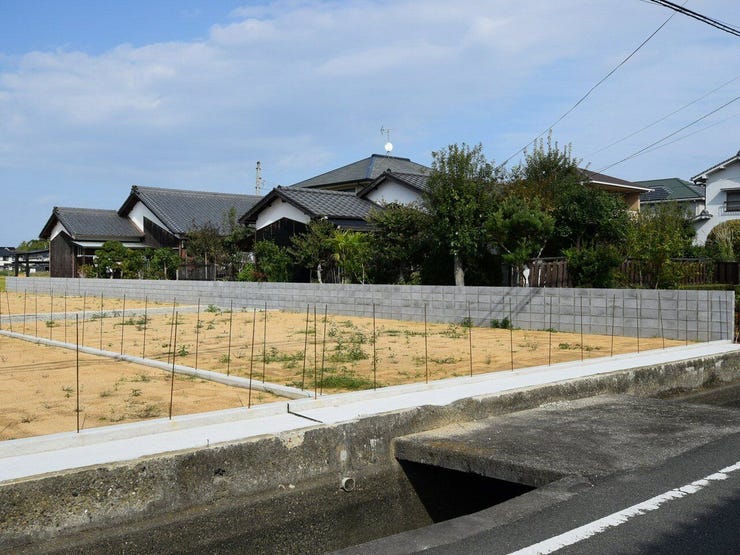 外観を南西側より撮影