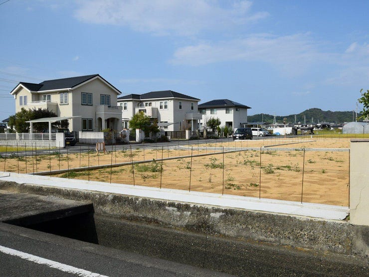 外観を南東側より撮影