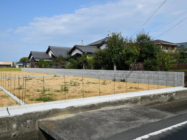 外観を南西側より撮影