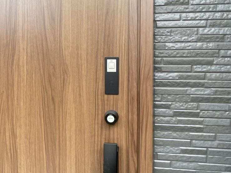 ○スマートキー○
ワンタッチで簡単施錠♪お荷物が多くてもラクラク開錠できますね♪