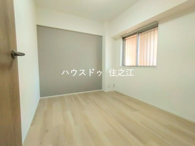 窓が有るので換気はもちろん明るく日差しの入る洋室です♪