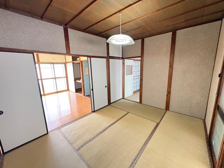 普段使いにも、客間としても使い易い便利なお部屋です!!