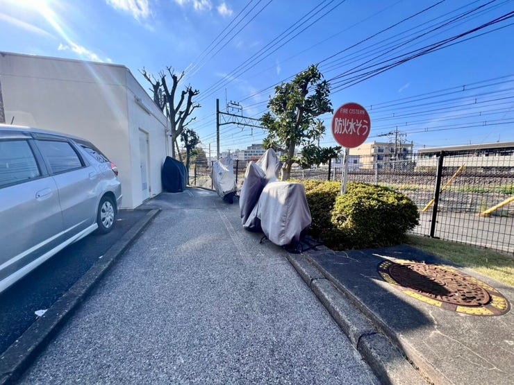 マンションでは希少なバイク置き場を完備!敷地内で安心して保管でき、通勤・趣味のバイクユーザーに嬉しい設備です♪