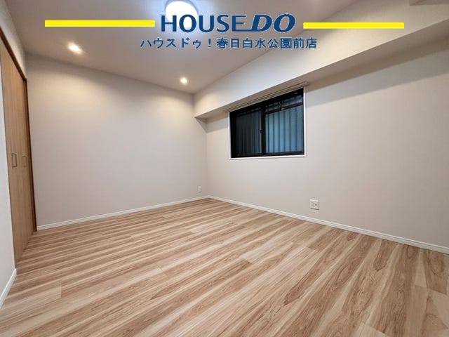 ダウンライトで雰囲気のある洋室に。