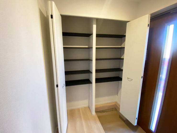 室内(2025年11月)撮影
◎本日案内可能◎
玄関をいつでもすっきり保ってくれる大容量のシューズボックス!