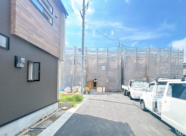 静かで落ち着いた閑静な住宅地です。
子育て世代の生活環境としても最適です◎