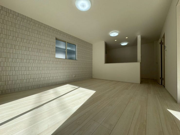 アクセントクロスがおしゃれなリビング