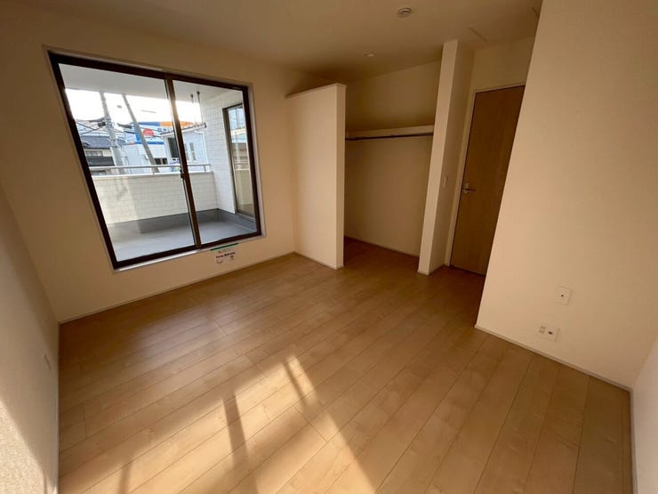 ウォークインクローゼット付きの寝室!