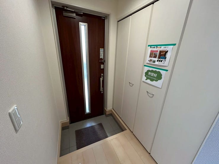 大きめの玄関収納で靴が沢山収納できます♪