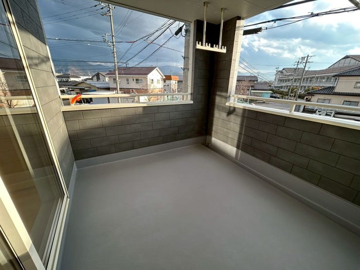 広いインナーバルコニー!
少しの雨風なら防げます♪