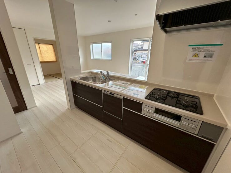 食洗器付き!
リビングを見ながらお料理できます♪