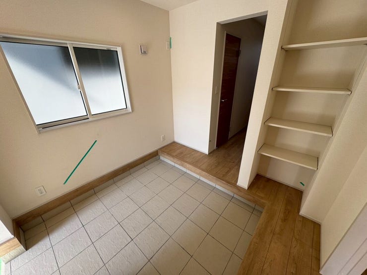 マルチエントランスには可動棚付き◎