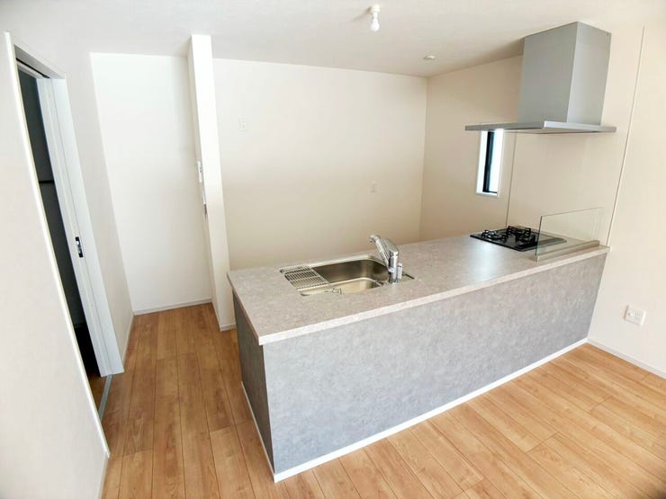 ◎キッチン(1/18撮影)
コンロ前に壁がなく、開放感たっぷりな対面キッチンです!リビングで遊ぶお子様を見守りながらお料理できます!