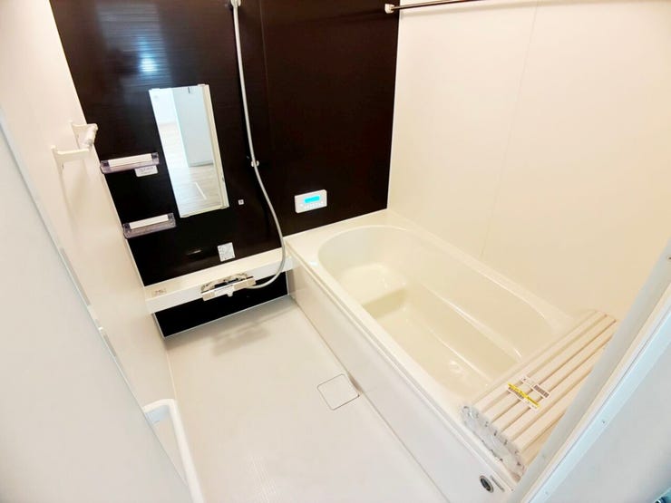 ◎浴室(1/18撮影)
お子様と一緒にバスタイムを楽しめる1坪タイプの広々浴室!
雨の日や、花粉の時期のお洗濯にうれしい浴室乾燥機付!