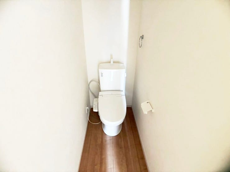 ◎トイレ(1/18撮影)
1・2階ともにウォシュレット付!2か所トイレがございますので、朝のトイレ渋滞も解消!