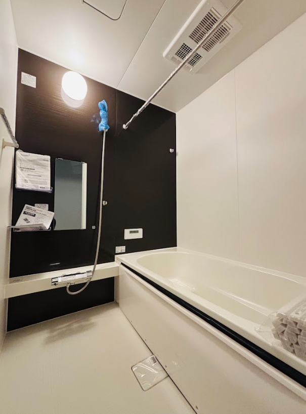 足を伸ばしてゆったり浸かれる1坪サイズの浴槽で、贅沢なバスタイムを。