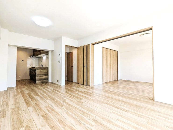 【リビングダイニング】
広いリビングは家族のだんらんはもちろん、お子様のリビング学習にもぴったりの空間です(^^♪